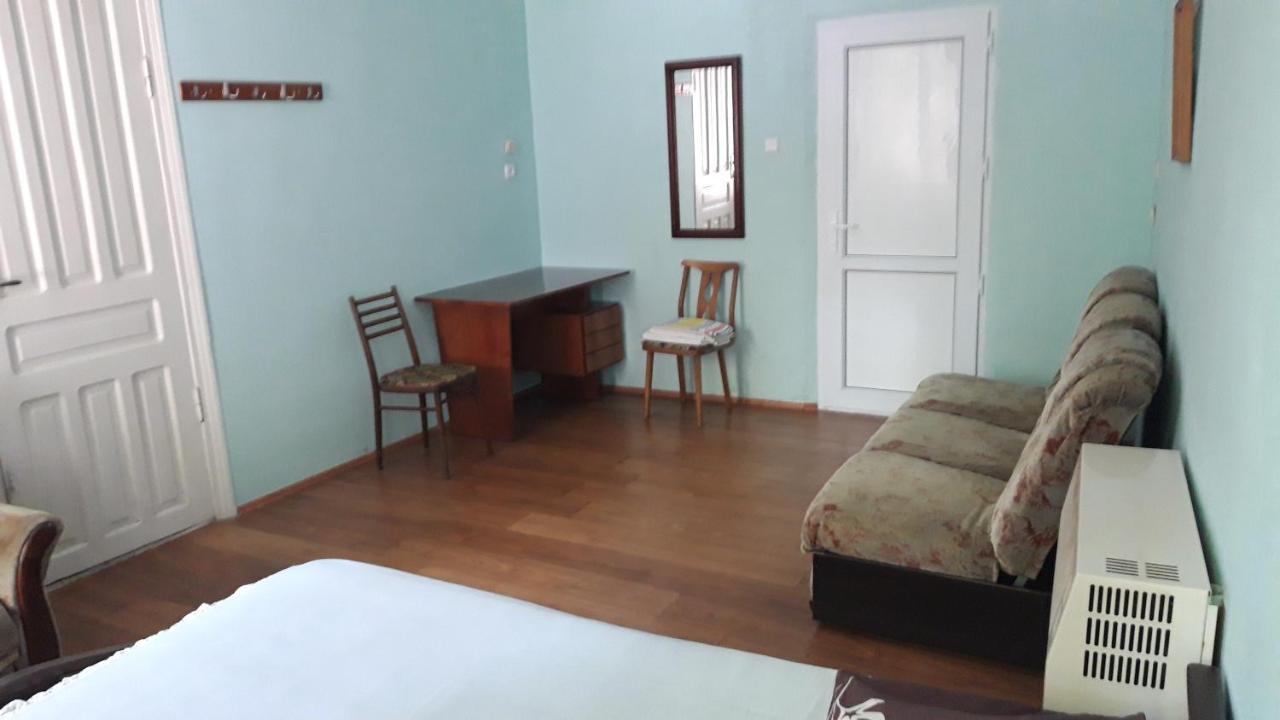 Pospolita Guest House คูทายสิ ภายนอก รูปภาพ